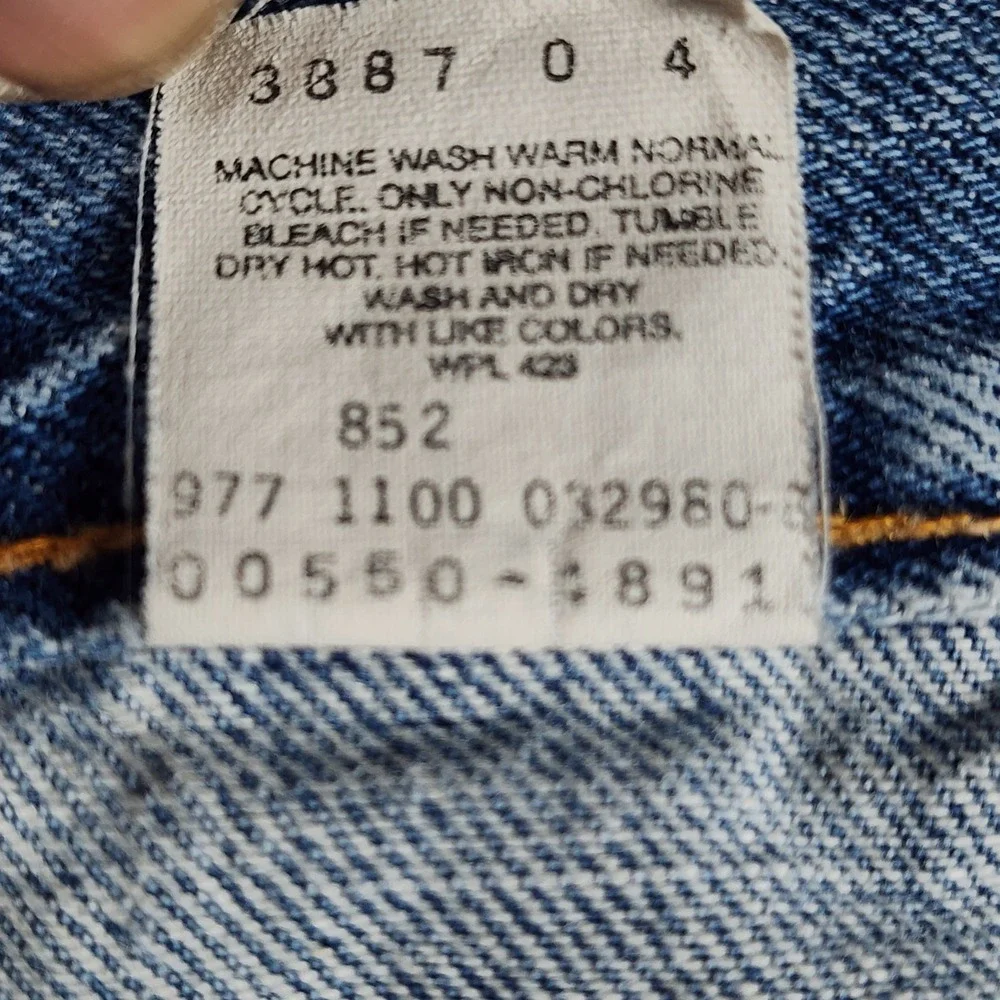VTG 2000 Levi's 550 Jeans Mens 36x30 Blue Relaxed Fit Light Wash Denim